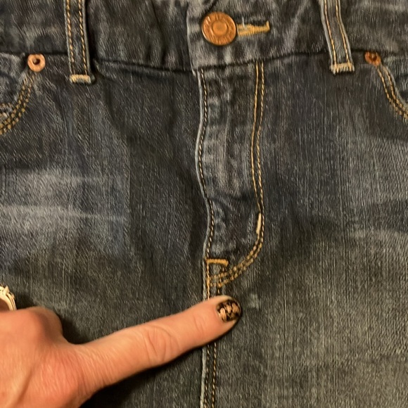 Gap denim skirt with 2 front & 2 back pockets. - Picture 7 of 9
